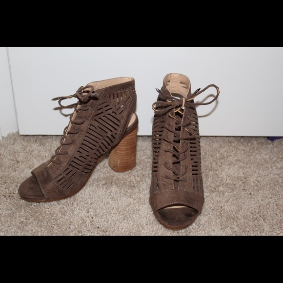 Never worn brown heels - Picture 2 of 2